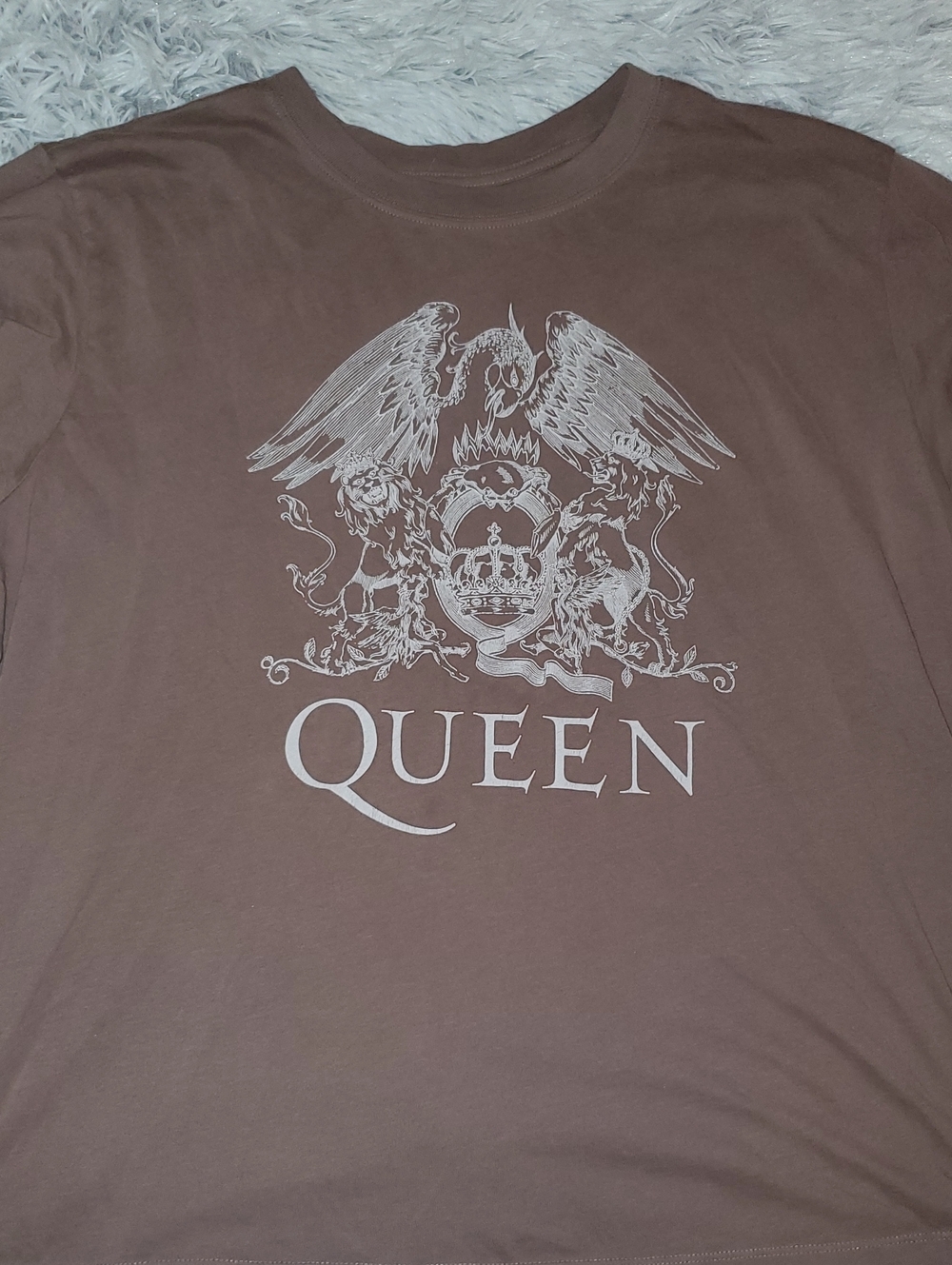 *Abercrombie & Fitch Queen Brown Graphic Tee*
